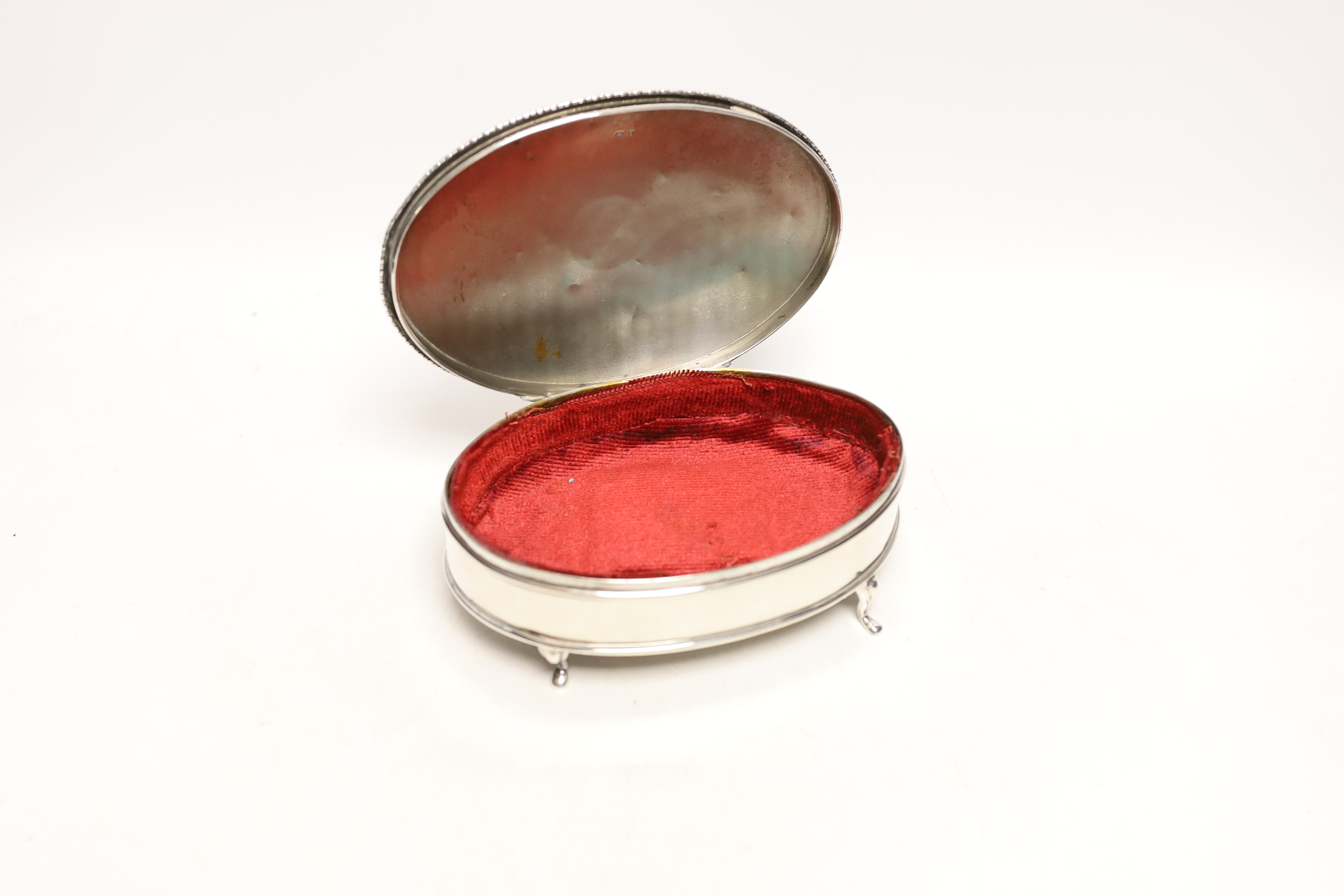 A George V silver mounted oval trinket box, by Sydney & Co, Birmingham, 1915, 16.3cm.